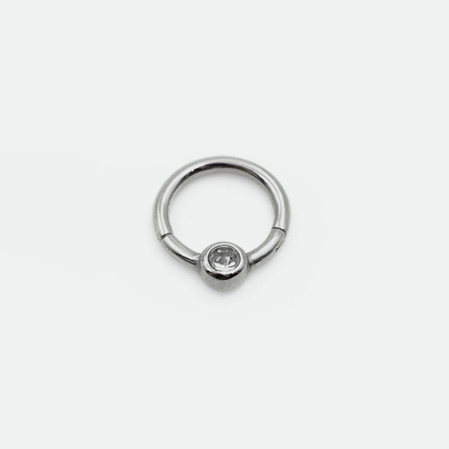 Piercing Septum fuer Damen jetzt kaufen in unserem Onlineshop oder vor Ort in unserer Filiale in Basel